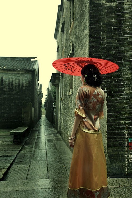 就这样，站在时光里等你，不惹清愁，不惹忧...