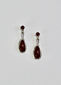 Silver Carnelian Earrings : Stunning silver vintage earrings with carnelian stones, clip-on. Stamped sterling. Material: Sterling silver, carnelian. We recommend storing in a dry place and periodic polishing with a cloth. 