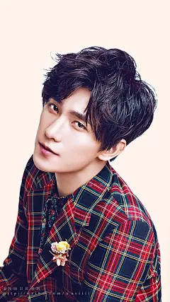 #杨洋# #杨洋一武绎林动#
【1080x1920壁纸】
你不要再这样看着我……
你是年少的欢喜。@杨洋icon #杨洋# #演员# #影视# #微微一笑很倾城# #三生三世十里桃花# #从你的全世界路过# #武动乾坤# 仅搬运，图源水印