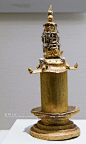 辽 金塔 辽宁阜新红帽子辽塔地宫出土 辽宁省博物馆藏
The Liao Dyasnty（907-1125）/Golden Pagoda/Unearthed from Hongmaozi Fuxin,Liaoning China/Liaoning Provincial Museum
以金片分段制作再套合而成 塔身由金片卷成 錾刻壶门状高龛 右侧起字 依次记偈语愿文与法舍利真言 出土时塔内有竹节玉盒 内盛舍利子