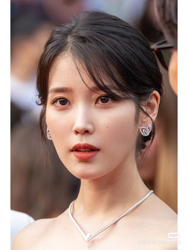 IU