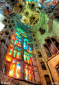 花瓣网：#花瓣爱旅行#在西班牙巴塞罗那，有一座已开工100多年的教堂，至今仍在建造中，它就是由高迪设计的圣家族大教堂。有人赞叹它是“能够让人狂喜心碎的建筑”，大教堂显示出来的梦幻浪漫、怪诞陆离，使这座未完成教堂已成为建筑爱好者的朝圣目的地。 -来自[花瓣] http://t.cn/zOvHK06