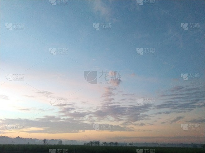 日出前的天空