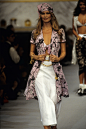 Chanel Spring 1993 Ready-to-Wear Fashion Show : The complete Chanel Spring 1993 Ready-to-Wear fashion show now on Vogue Runway.