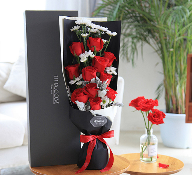 浪漫告白:卡罗拉红玫瑰11枝、白色小雏菊...