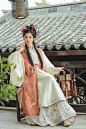 #燕云织造局##国风大典#
群姝照影，素月秋心……
新款近期会上新，请大家随时关注微博。
摄影：@松溪大曲
出镜：@山海观雾 @傅冬暖 @Li十七呀_ @不及丿 @吴季峰Feng_ @木骨- @陈沐一· @_林一蓝 @是妮的妙子 @菠萝 @宣璐
妆造：@-花容卿- @初云 @妮妮 @一枝
首饰提供：@皇家传承御用手作 ​​​​...展开全文c