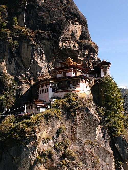 位于喜马拉雅山脉的佛教寺庙，建筑在帕罗河...