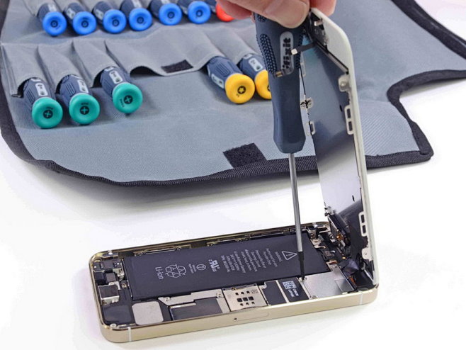 探索机身内部 金色版iPhone 5s拆...