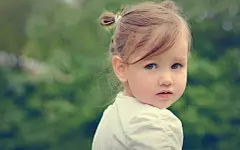 欧美可爱小女孩唯美图片电脑高清桌面壁纸