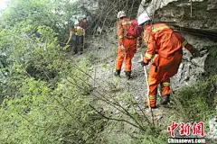 男子在重庆武陵山摔伤昏迷 被困4天奇迹生还(图)