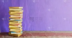 书籍堆叠，阅读、学习、教育、文学，全景式、大拷贝空间
