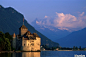 第6名 瑞士西庸城堡 
与其他9座上榜城堡相比，无论大小还是外观，西庸城堡都不值一提，
它好就好在靠在美丽的日内瓦湖畔，自然与文化相映成趣。