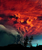 火山爆发的壮丽情景。