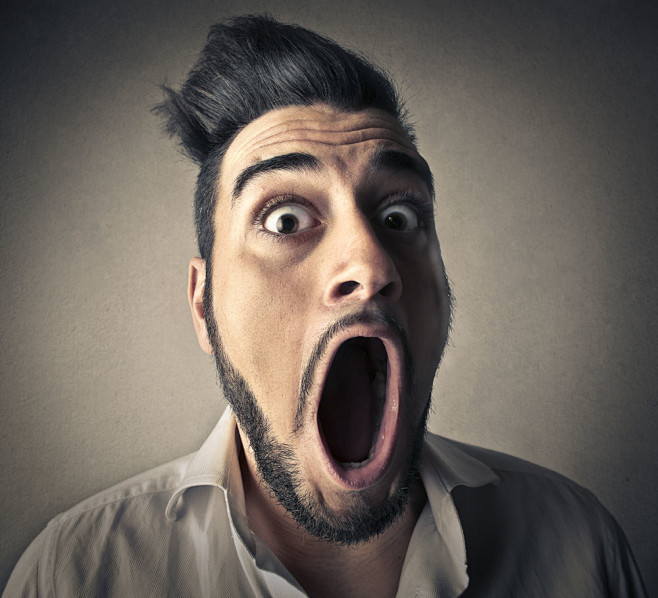 惊讶表情的男人