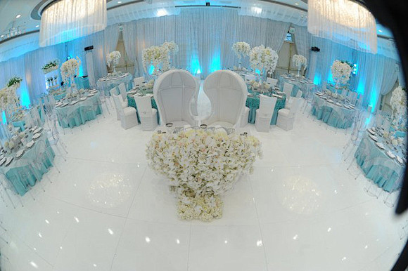 婚礼布置-冰蓝色的婚宴场地布置