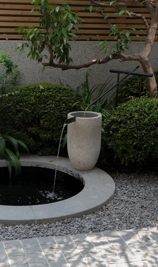 花园设计｜精致小水景点缀 - 小红书