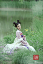 【泽畔吟】涉江采芙蓉，兰泽多芳草。 采之欲遗谁？所思在远道。
