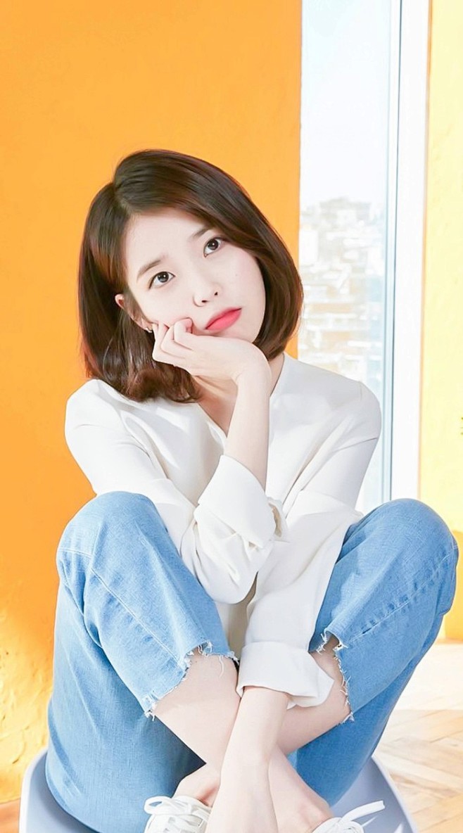 IU