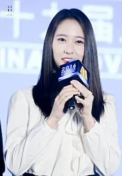 Krystal郑秀晶 一只行走的美萌表情包 ​​​​