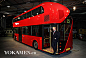 伦敦市长与新型双层巴士在一起