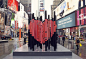 纽约时代广场的情人节心形装置，不只关于浪漫