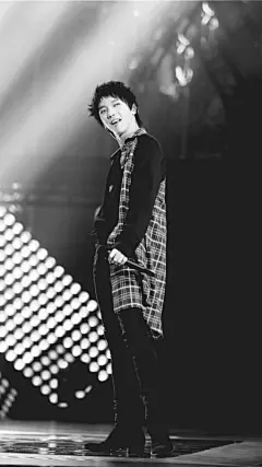 #华晨宇# #华晨宇东方卫视天籁之战# 

@华晨宇yu 阿里山的姑娘 - 壁纸

O网页链接 ​​​​