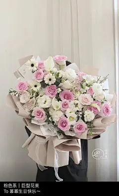 #杨幂0912生日快乐#今天我们寿星收到了很多花花还有贺卡来自剧组/品牌/造型工作室 等等将所有美好赠予你，心想事成@杨幂 ​​​​