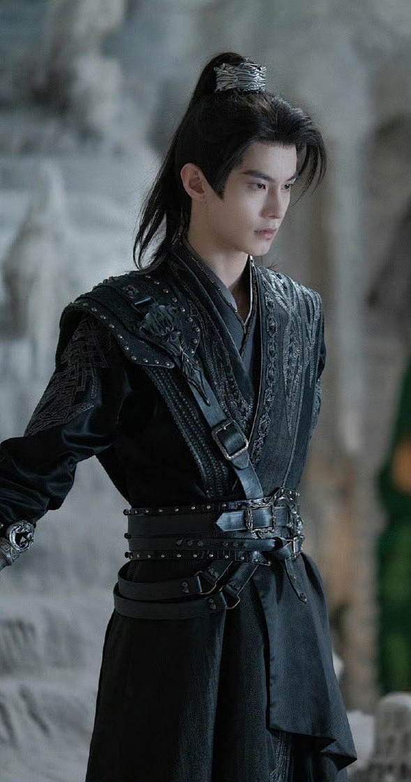 少年白马醉春风 叶鼎之 何与