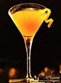 【Sajito】日本清酒的口感非常清爽，令酒客的感官舒适，加了一点点糖带来回味的甜感~材料：日本清酒、伏特加、薄荷酒、柠檬、薄荷叶、糖 制作：摇合法~摇匀即可盛杯，螺旋橙皮装饰~[心]~