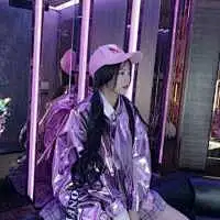 我就是很喜欢你，像鲸缺氧与六千四百米的深海，乐此不疲♡
我就是很喜欢你，像风与飞鸟缠绵天际，遥遥无期♡
我就是喜欢你，像夏日酷暑的热气，久散不去♡
我就是喜欢你，像远离海洋的陆地，没有希冀♡
我就是很喜欢你，像侠客云游四海，无处为家♡
我就是喜欢你，像涨潮退潮，那么理所应当♡
我就是很喜欢你，像留白于水墨丹青，不留痕迹♡
我就是喜欢你，像枯叶跌荡又一季，情不自禁♡
我就是喜欢你，像雨洒滋在热带与极地，不远万里♡
我就是很喜欢你，像风吹过杨柳泛起涟漪，昔我往矣♡
我就是很喜欢你，像鲸沉于海底，温柔呼吸，痴极
