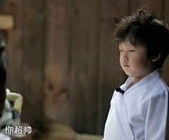 【#爸爸去哪儿#动图盘点】卷毛轩激萌瞬间第二波~~每一张都是如此可爱可以做表情包有木有 哈哈哈哈@我就是我邹市明