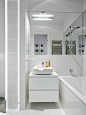 现代自然宁静三居119平房屋卫生间浴室柜浴缸花洒装修效果图