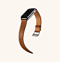 Apple Watch Hermès : Apple Watch Hermès 现有多款绚丽夺目的皮革表带以及由 Apple 全新打造的精美表盘。
