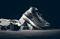 Nike Lunar Magista 2 Flyknit ，用 Flyknit 打造的袜套式设计鞋领， Nike Lunar 鞋底，发售价为 200 美金。