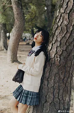 今天的风是秋天的信差

摄影：@关木Jerome
模特：@Haruka月岛雯 ​​​​