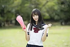 亚洲高中女学生欢呼