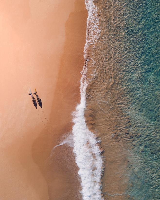 Surfers photo by Lac...