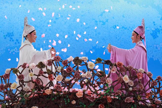 新版《梁祝》跨年上演，茅威涛和“蝴蝶剧场...