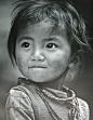 《藏族女孩》，摄影师陈瑞元 ---- 一个中国小女孩，眼神中透露着饱满的天真、坚韧、自信各种精神，让人动容。