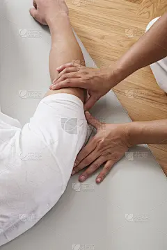 手臂经络指压按摩