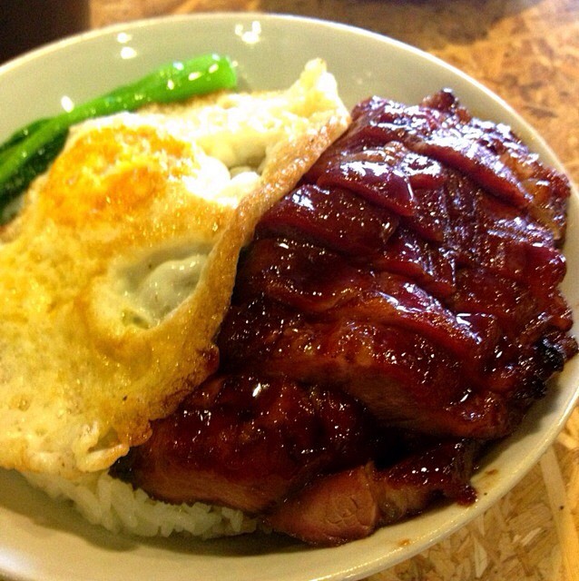 黯然销魂饭【铜锣湾三记烧腊餐厅】：餐具是...