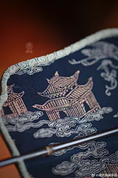 海屋添筹。一面清代织锦，一面清代纱，多宝扇坠的结绳颜色，也是特意和扇面做了匹配，扇框是按照扇面特意制作的比较长的倭角方芭蕉形。孤品，就这么一把。 ​​​ (5)