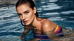 美女特写，渐变色内衣，刚从泳池水中钻出(1) (1)