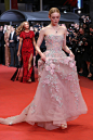 第69届戛纳电影节 “The Neon Demon”- Red Carpet Arrivals 《霓虹恶魔》首映红毯: #Elle Fanning# 艾丽·范宁 小女孩已出落得亭亭玉立.