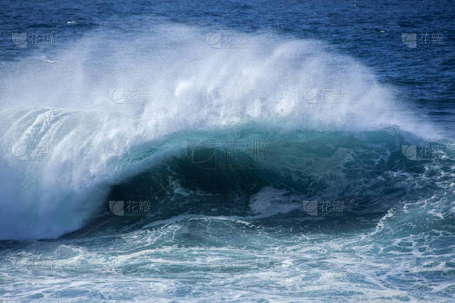 海浪破浪