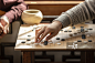 父子俩下围棋图片素材