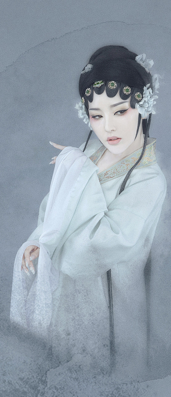 画堂栏槛占韶光端不负年芳依倚东风向晓数行浓淡仙妆1