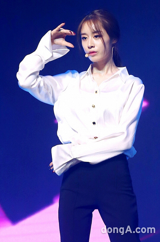 王学勤从ヽsoli°转采于2017-12-19 14:19:00朴智妍朴多贤3王学勤同采