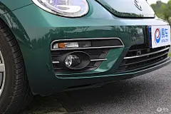 【甲壳虫2017款180TSI 翡冷翠经典版前45度（车头向右）汽车图片-汽车图片大全】-易车网