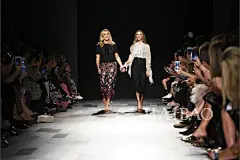 梦幻奢华的仙女标配！玛切萨 (Marchesa) 2018春夏时装秀，海报网带你亲临2018春夏纽约时装周